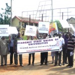 NNAMDI AZIKIWE UNIVERSITY AWKA, ACADEMIC STAFF UNION OF NIGERIA
(ASUU),
PROTESTING IN AWKA ON MONDAY  (14/10/13)