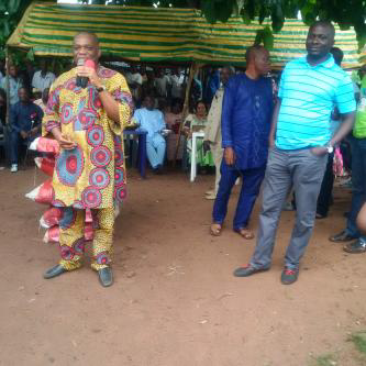 Former Abia State governor, Orji Uzor Kalu, during one of his campaign rallies as the senatorial candidate of the Progressive Peoples Alliance (PPA) in Abia North District. On the right is his Personal Assistant, Prince Kunle Oyewumi.