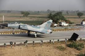 Emergency drill: India lands jet fighter on highway