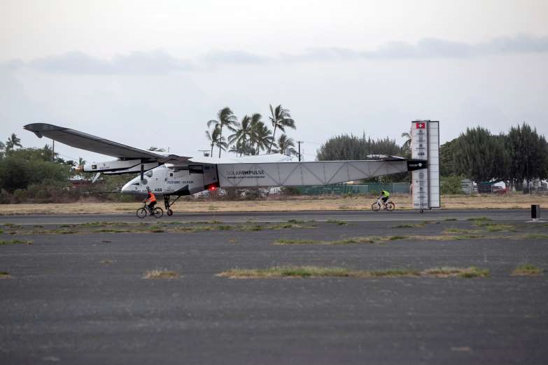 Solar-powered plane lands in Hawaii after 120-hour flight from Japan