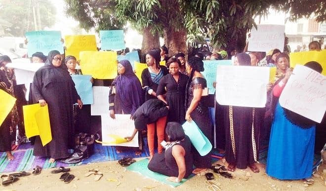 Benin-Lagos highway shut down as market women protest