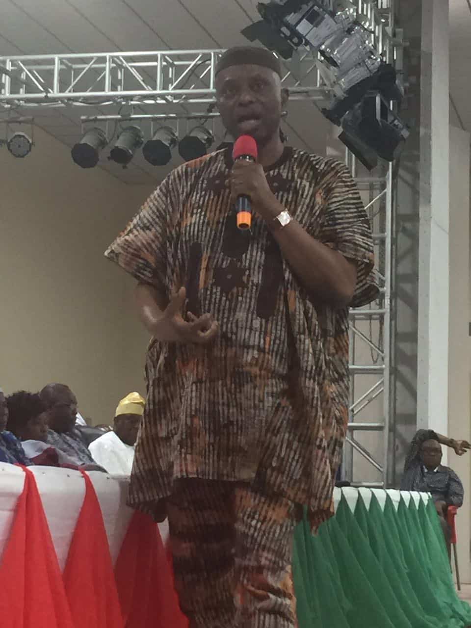 Trump to visit 11 states, Clinton five in last two days of campaign