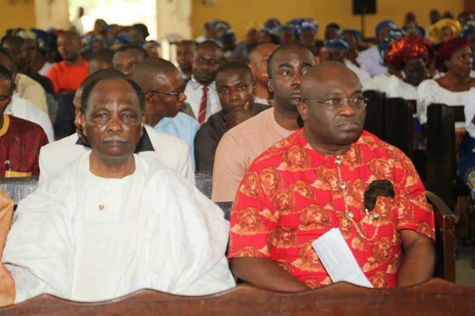 Ikpeazu receives Gowon, bankrolls exam fees for SSSCE candidates in Umuda Isingwu community