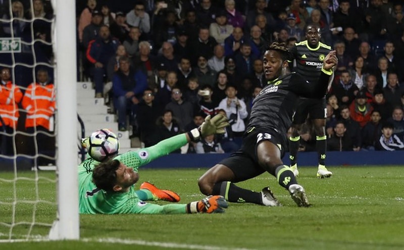 Batshuayi’s late winner delivers title for Chelsea