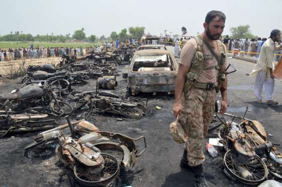 Overturned oil tanker explodes, kills 153 in Pakistan