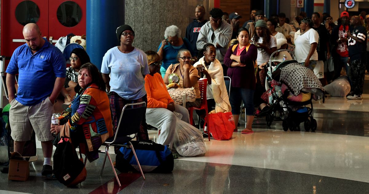 Hurricane Harvey: Houston imposes night curfew to prevent looting