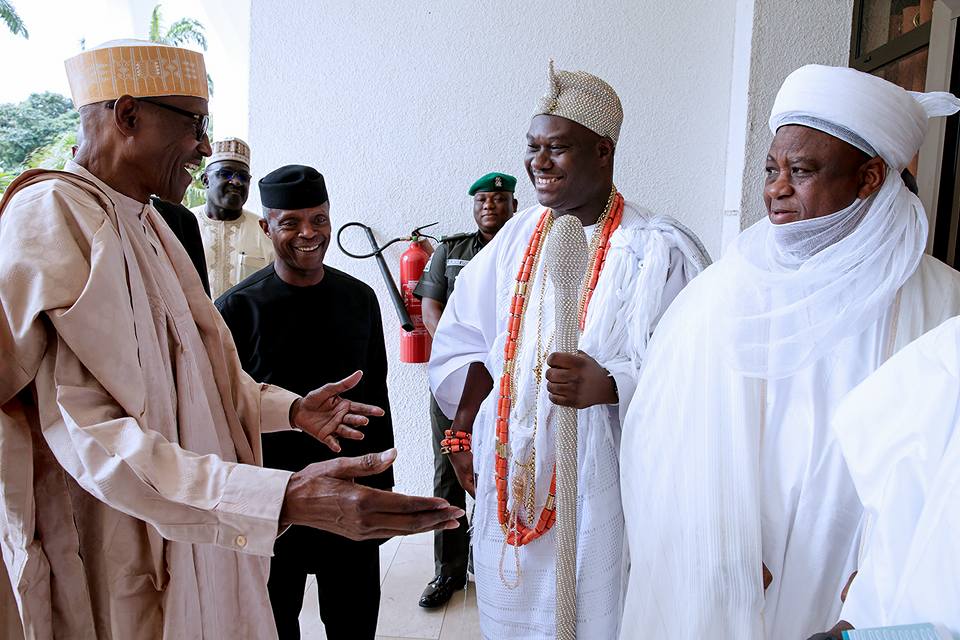 Buhari meets monarchs, decries governors’ handling of Paris Club refund