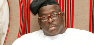 Re-Kashamu/Adebutu parley: A plea to political gladiators not to politicise straightforward matter, by Olayinka Ilebiyi