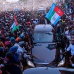 Campaign: Buhari’s convoy suffers blockage by 'fanatical' supporters, admirers in Jos