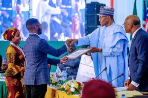 Buhari advocates common strategy to tackle insecurity in West Africa, Kofi Annan, Adadevoh posthumously awarded 2018 ECOWAS Prize of Excellence
