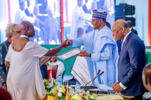 Buhari advocates common strategy to tackle insecurity in West Africa, Kofi Annan, Adadevoh posthumously awarded 2018 ECOWAS Prize of Excellence