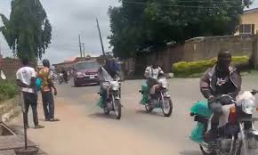 Hoodlums invade Teslim Folarin’s residence, cart away items worth N200 million, Ndoma-Egba's house torched