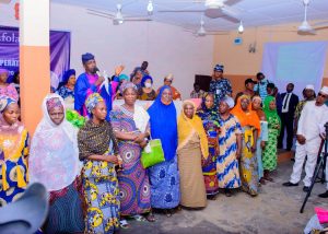 Osun First Lady commends Olori Janet Afolabi for supporting market women with interest free loans