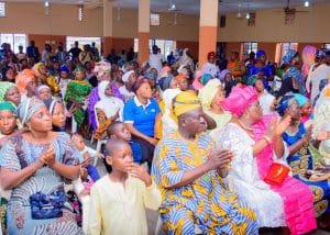 Osun First Lady commends Olori Janet Afolabi for supporting market women with interest free loans