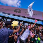 Sanwo-Olu to meet Buhari, as violence creeps into #EndSARS protest in Lagos