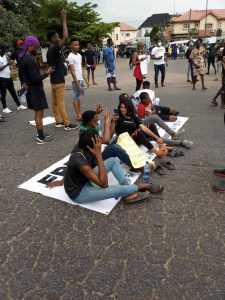 #EndSARS: Lekki Toll Gate on standstill as protesters block Lagos-Epe Expressway