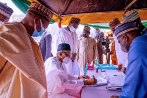 Buhari revalidates APC membership, challenges party’s leadership on registration