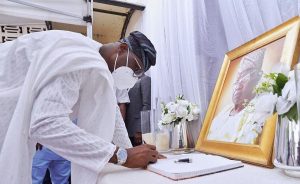 Sanwo-Olu receives notes Jakande left for him