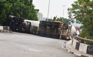 Two die, four injured as gas tanker crashes in Abuja