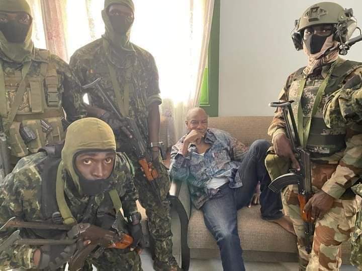 Soldiers seize power in Guinea, arrest Conde + photographs