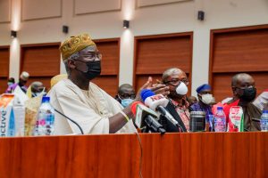 Senators meet Fashola, seek bail out to Works Ministry’s N420bn liability on road projects