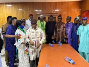 Why Osinbajo must succeed Buhari, by 40 'prominent Nigerians' 