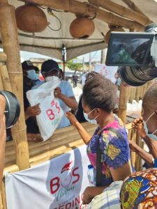 Shouts of 'four more years' as Sanwo-Olu makes surprise appearance at Food Outreach for vulnerable
