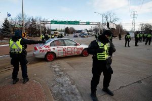Canada border blockade clearing peacefully as police move in