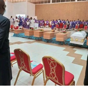 Owo massacre: Akeredolu weeps at funeral service