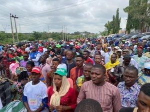 Peter Obi replies Tinubu, says 'there is dignity in labour'