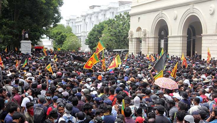 Sri Lankan crisis: Wickremesinghe declares state of emergency, curfew