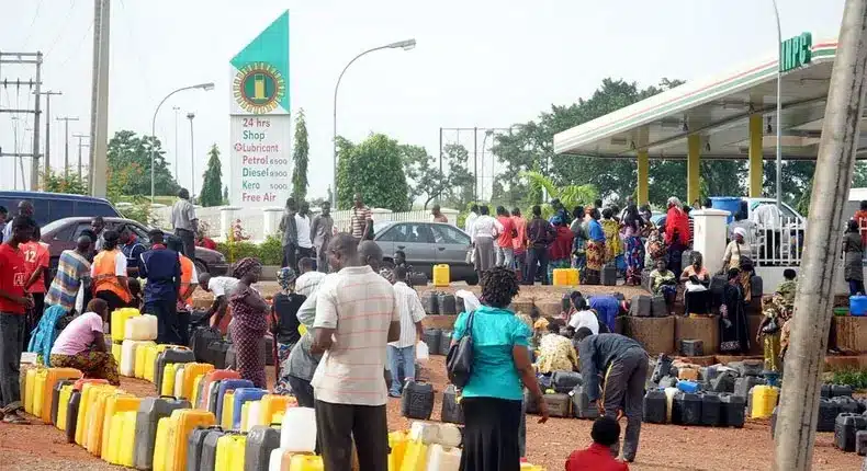 Motorists decry lingering fuel scarcity, want FG’s intervention
