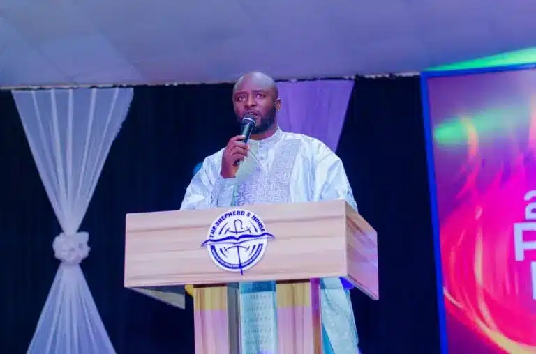 Cleric urges Christians to give thanks in all situations