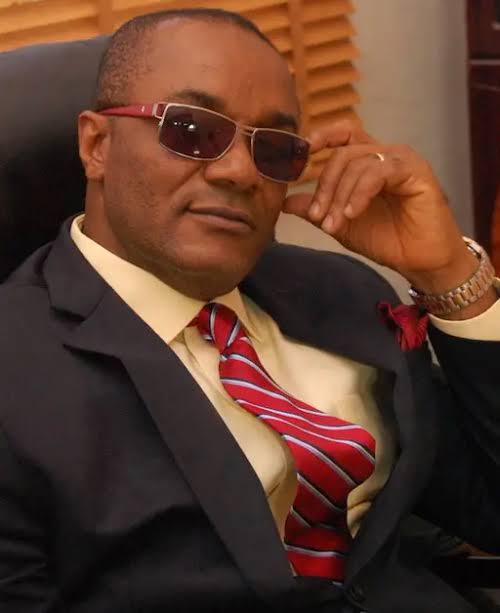 Saint Obi, wife, siblings and deep cut from knife on his left eye, by Zik Zulu Okafor