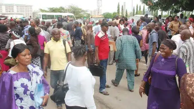 Palliatives: Federal workers urge FG to repair refineries, increase salaries