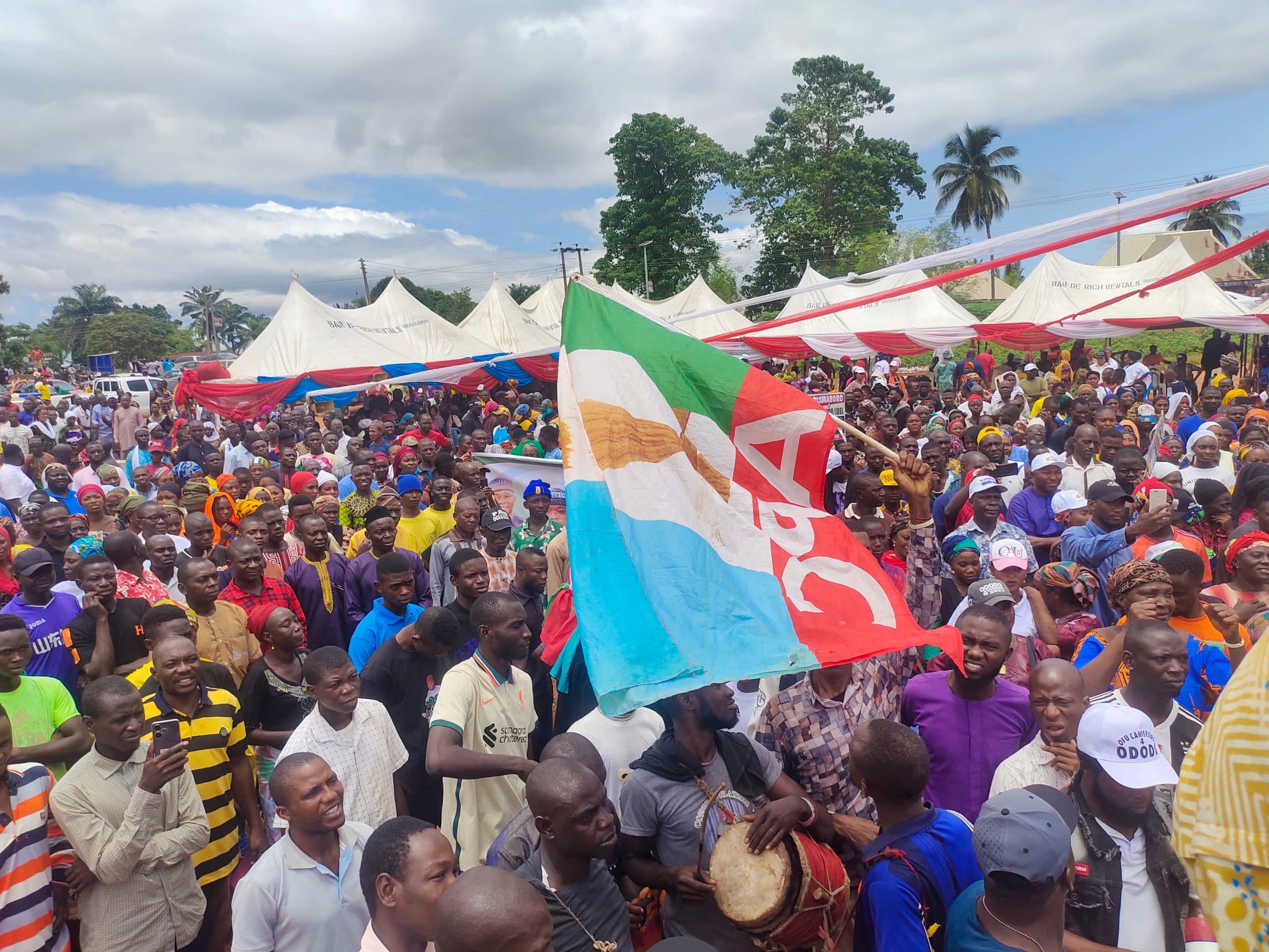 Kogi guber: Thousands troop out in Ajaka, Kogi East, in support of APC candidate, Ododo