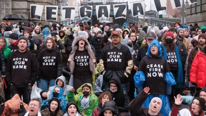 Pro-Palestinian protestors shut down Manhattan Bridge