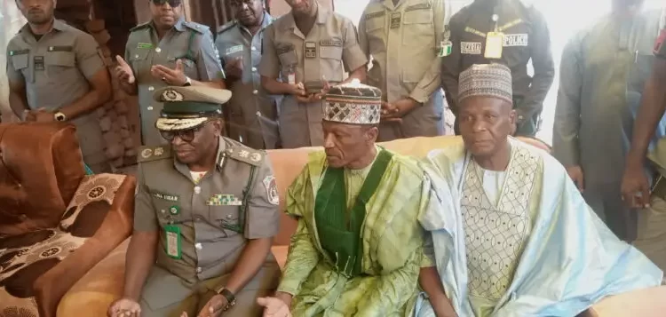 Smugglers kill Customs officer