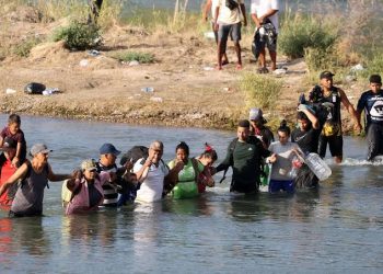 More migrant dinghies cross Channel to England undeterred by Rwanda threat