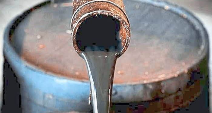 Price crude oil in Naira to strengthen currency, expert advises FG