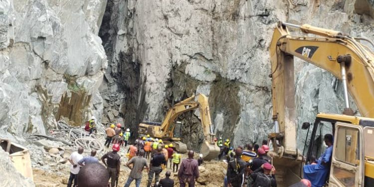 Video: FG mobilises responders to crashed mining site in Niger