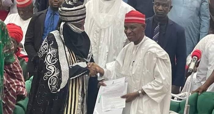 Alt=" Gov.Yusuf presenting letter of appointment new Emir of Gaya"