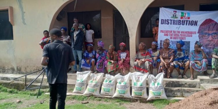 Alake distributes 1200 bags of rice to the elderly in Ekiti, lauds Tinubu’s commitment to welfare of senior citizens