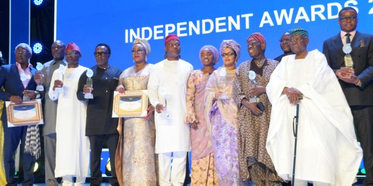 L-R: Kayode Akintemi, Managing Director/Editor-in-Chief, News Central Television, the recipient of the Fastest Growing Broadcast Station Award (left); Segun Ogunwuyi, Chief of Staff/representative of Oluseyi Makinde, Governor, Oyo State/recipient of Independent Man of the Year (second left); ACG Charles Obi, representative of Bashir Adewale Adeniyi, Comptroller-General, Nigeria Customs Service (NCS)/recipient of Independent Public Servant of the Year 2024 (third left); Prof. Charles Anosike, Director-General/CEO, Nigerian Meteorological Agency/recipient of Independent Award for Aviation Sector CEO of the Year 2024 (fourth left); Bola Olukoju, Commissioner Communication/representative of AbdulRahman AbdulRasaq, Governor, Kwara State, the Governor of the Year (Hospitality, Enterprise, and Creative Economy) (fifth left); Nnamdi Chimdi Ibekwe, legislator representing Bende North in Abia State House of Assembly, recipient of Independent House of Assembly Member of the Year Award (sixth left); Ibijoke Sanwo-Olu, wife of Governor, Lagos State (sixth right); Hajiya Fatima Abbas Tujudeen, wife of Speaker, House of Representative/representative of Senator Oluremi Tinubu, the First Lady/recipient of Independent Woman of the Year (fifth right); Bisi Akande, former Chairman, All Progressives Congress/recipient of Independent Lifetime Achievement Award (fourth right); Steve Omanufeme, Managing Director/Editor-in-Chief, Independent Newspapers (third right); Bode George Chairman of the occasion (second right), and Peter Odey, Acting Governor/representative of Governor Bassey Edet Otu of Cross River State, the Governor of the Year 2024 (Economic Transformation), during the 2024 Independent Awards, titled 'Celebrating Landmark Accomplishments', held at Eko Hotel in Lagos...on Saturday.