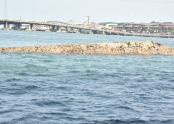 Umahi urges immediate waterway closure due to Eko Bridge damage