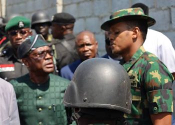 ‘You are a fool’, ‘I am not a fool’, ‘Shut up’, ‘I won’t shut up, I am under instructions’…See altercation between Wike and army officer over Abuja land