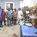 Right: HRH Emere King Emperor JD Mkpe, paramount ruler of Alesa, swearing in members of the newly inaugurated Alesa Land Development Committee at the palace last Friday, December 5, 2025. First by the left is Mr Emmanuel Olaka, chairman of the committee.