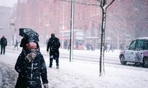 Heavy snow pummel U.S., 15 people dead   