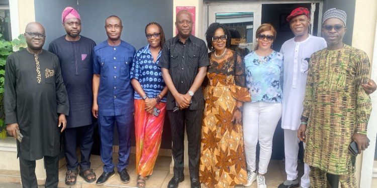 President, Nigeria Guild of Editors,  Eze Anaba (middle) with Prof. Chinyere Stella Okunna, Chairman of the  Guild Research,  Training and Publications Committee (4th right); Dr. Tony Onyima (2nd right); Ms. Angela Agoawike (4th left); Dr. Iyobosa Uwugiaren (left); Dr. Kabir Alabi Garba (2nd left); Mr. Onuoha Ukeh (3rd left); Ms Rose Moses (3rd right) and Mr. Gabriel Akinadewo (right) at the inauguration of the committee in Lagos, at the weekend.