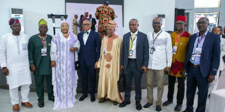 From left: Weekend Editor, The Guardian, Dr. Kabir Alabi; Mr. Gbemiga Ogunleye, Hajia Yemi Sowunmi-Kolapo, former President of NBA, Mazi Afam Osigwe (SAN); Alhaji Najeem Jimoh; NGE President and Editor of Vanguard, Eze Anaba; Managing Director/Editor-in-Chief of Freedom Online (www.freedomonline.com.ng) Gabriel Akinadewo; Editor-in-Chief of ITRealms, Remmy Nweke and Editor-in-Chief of Daily Trust, Idris Hamza, at the conference.